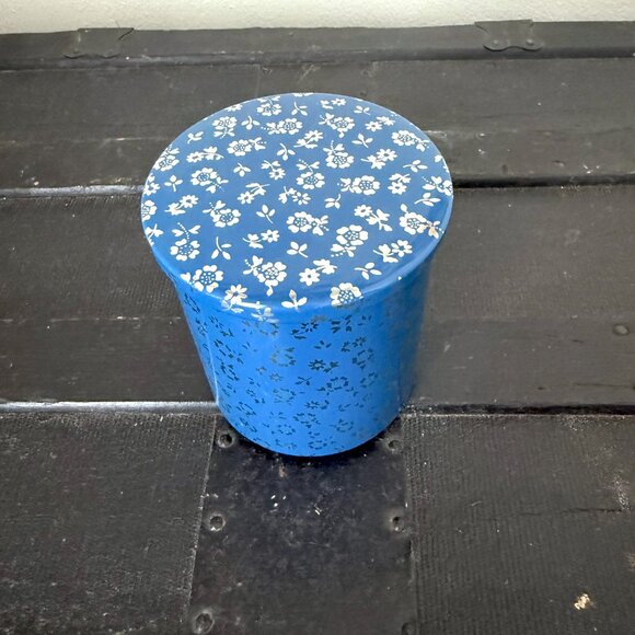 Vintage Tea Tin | Blue & White Floral Metal Lidded Storage Container | Cylinder - Picture 3 of 9